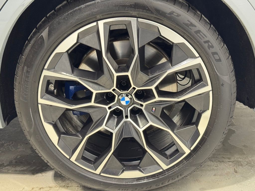 Used 2025 BMW X7 M60i image 8