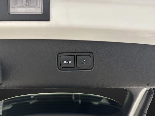 Used 2025 Genesis GV70 2.5T w/ Sport Prestige Package image 16