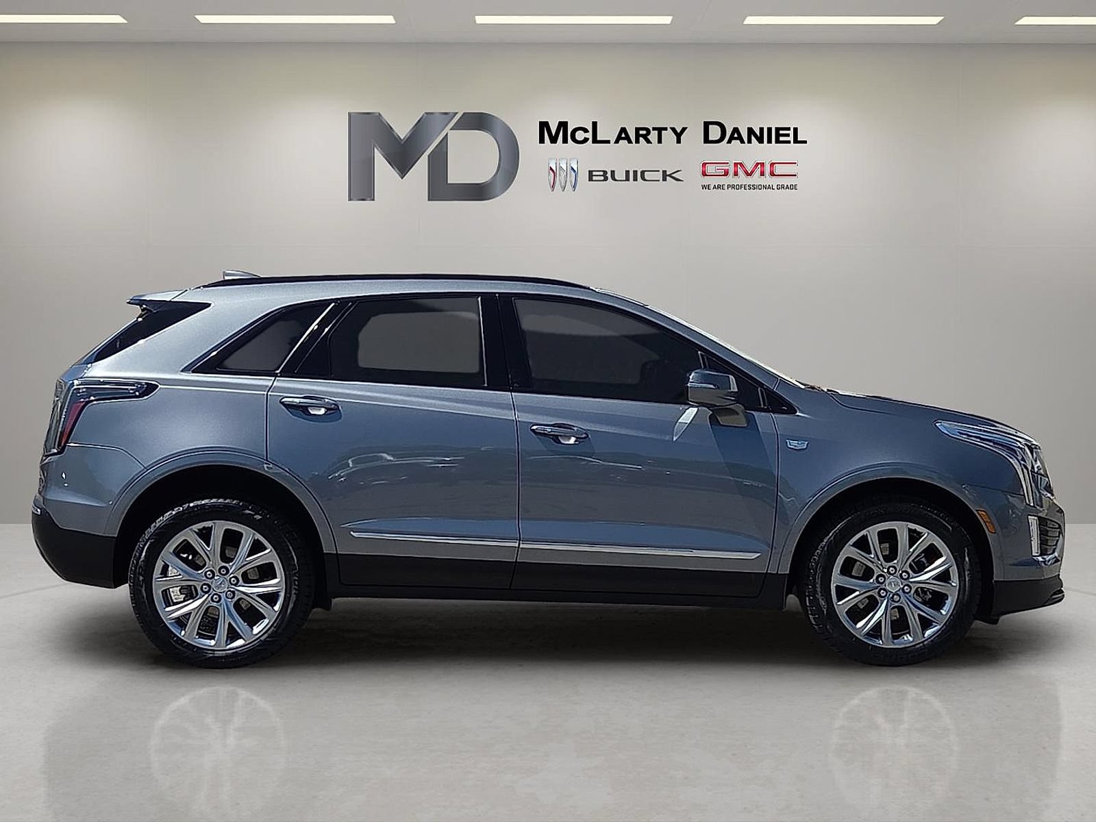 Certified 2021 Cadillac XT5 Sportv w/ LPO, Floor Liner Package AWD/4WD image 15