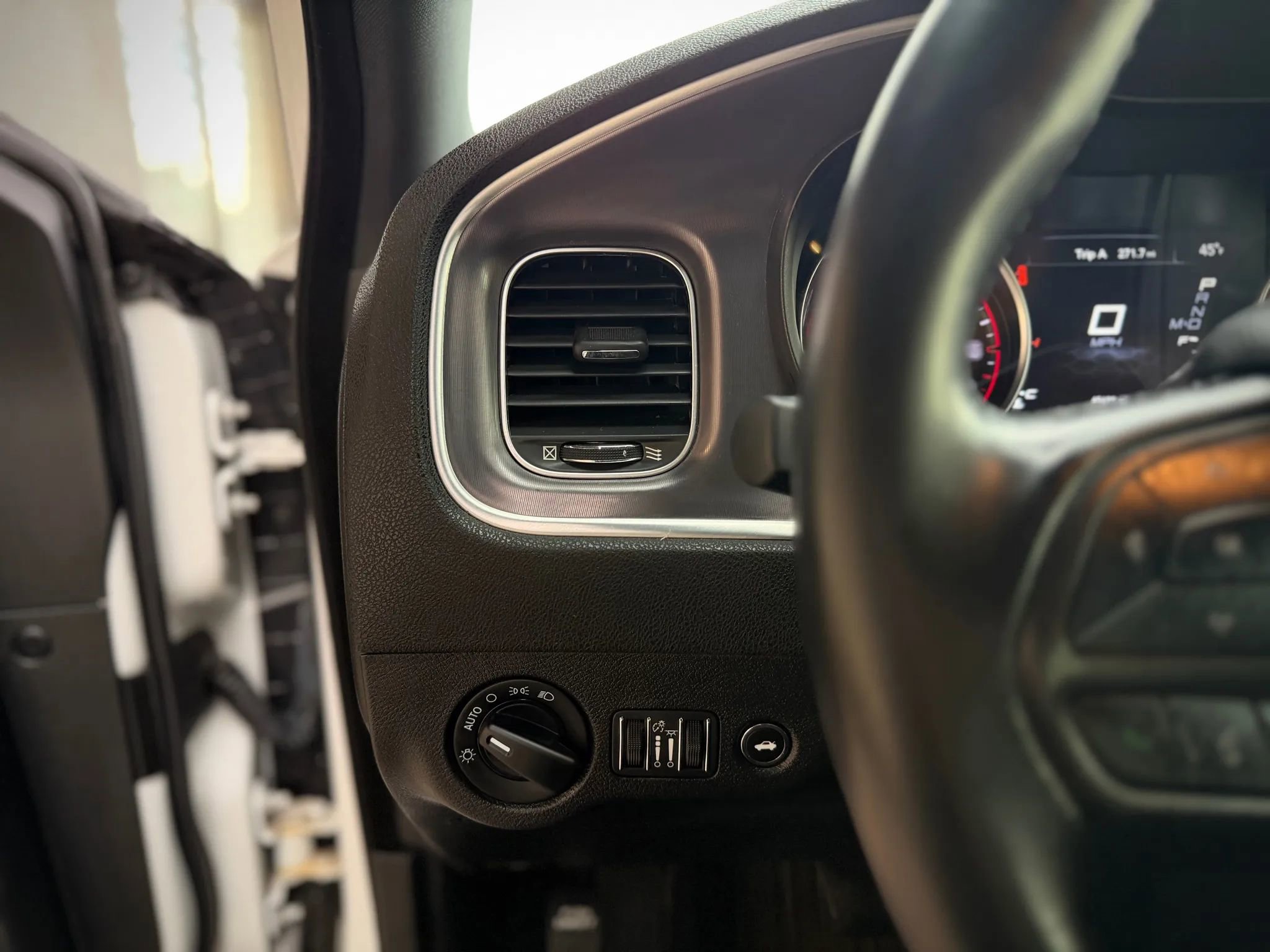 Used 2020 Dodge Charger SXT image 8