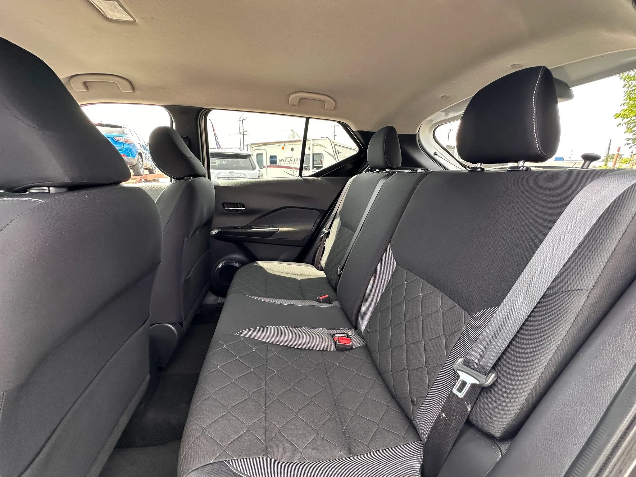 Used 2018 Nissan Kicks SV FWD image 13