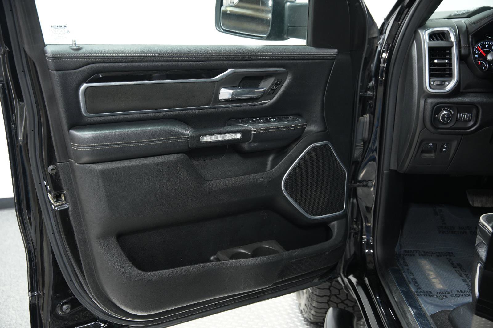 Used 2019 RAM 1500 Laramie w/ Sport Appearance Package image 21