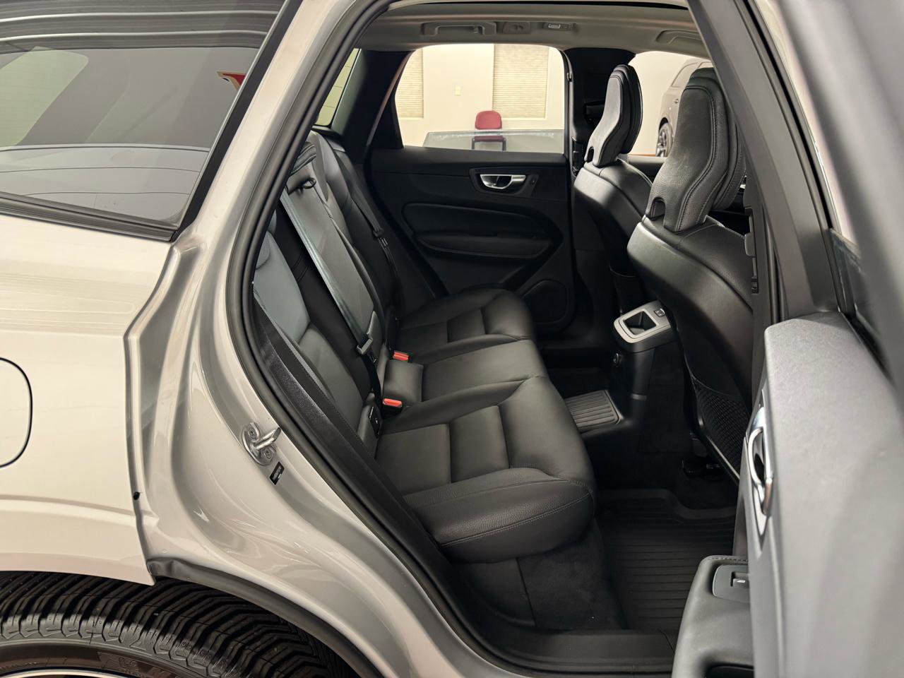 Used 2023 Volvo XC60 T8 Plus w/ Climate Package image 39