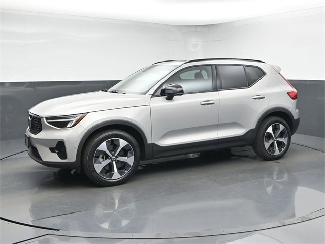 Used 2024 Volvo XC40 B5 Plus w/ Protection Package Premier image 4