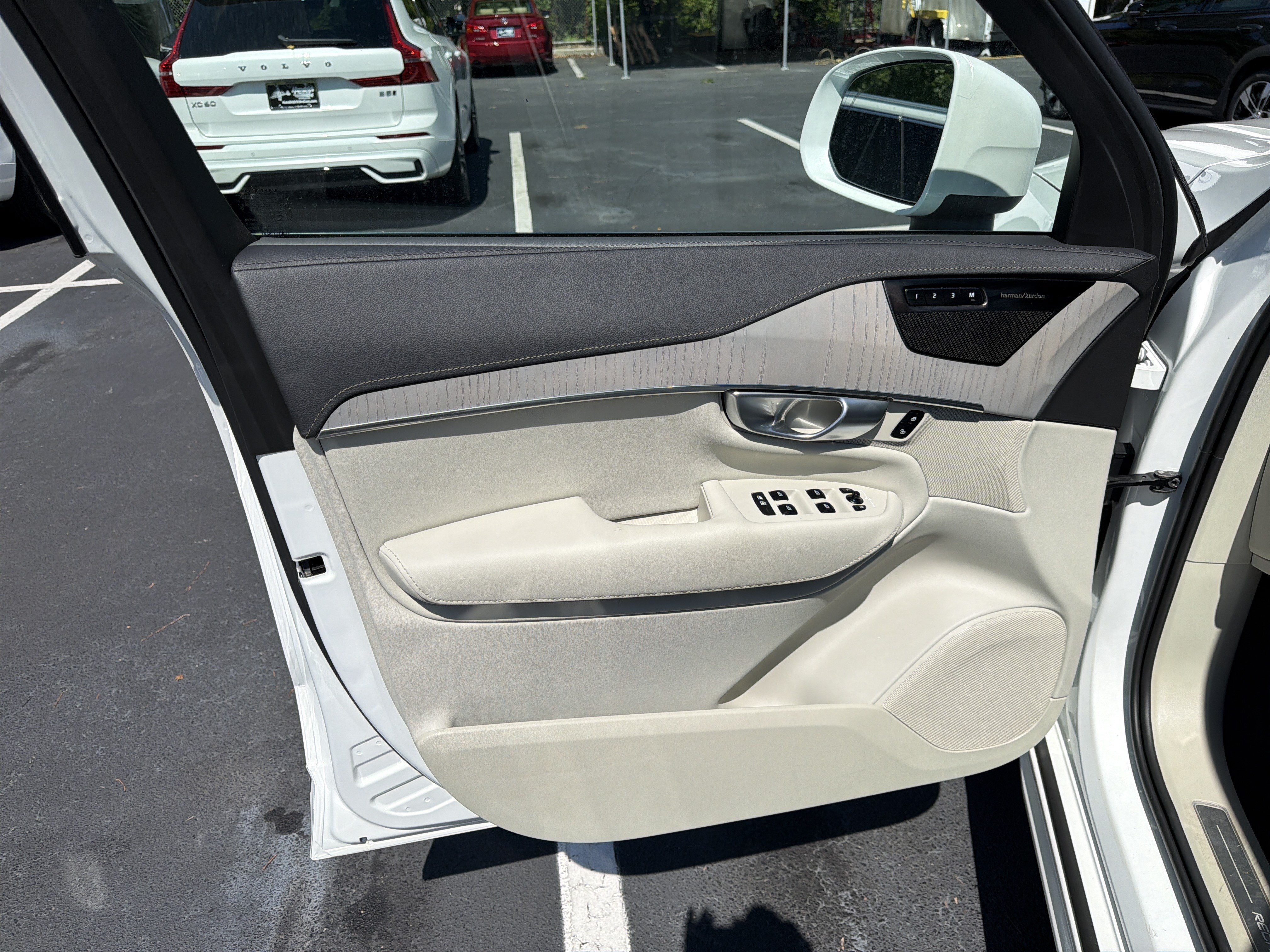 Certified 2024 Volvo XC90 T8 Ultimate w/ Protection Package Premier AWD/4WD image 14