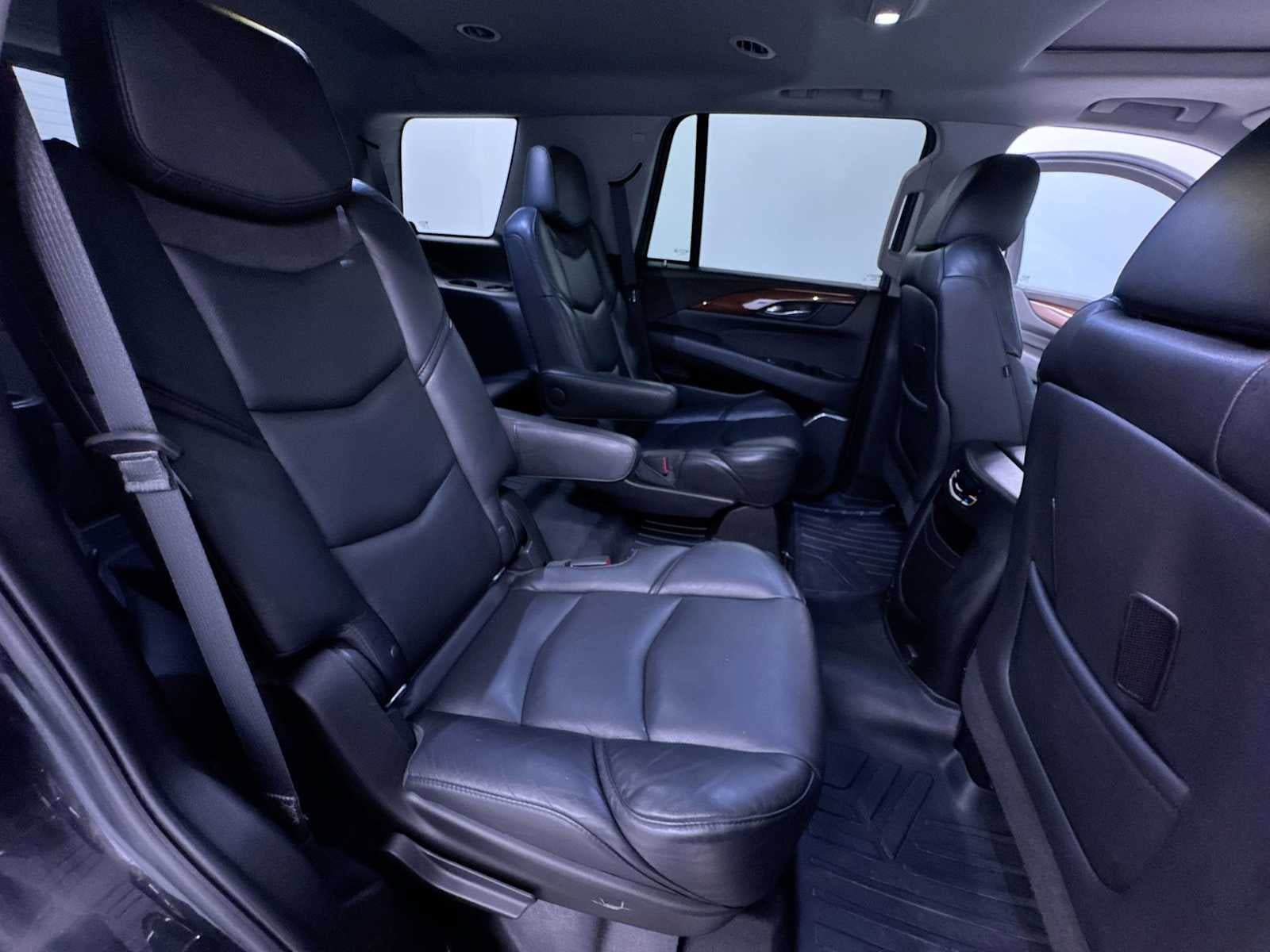 Used 2018 Cadillac Escalade Luxury AWD/4WD image 36