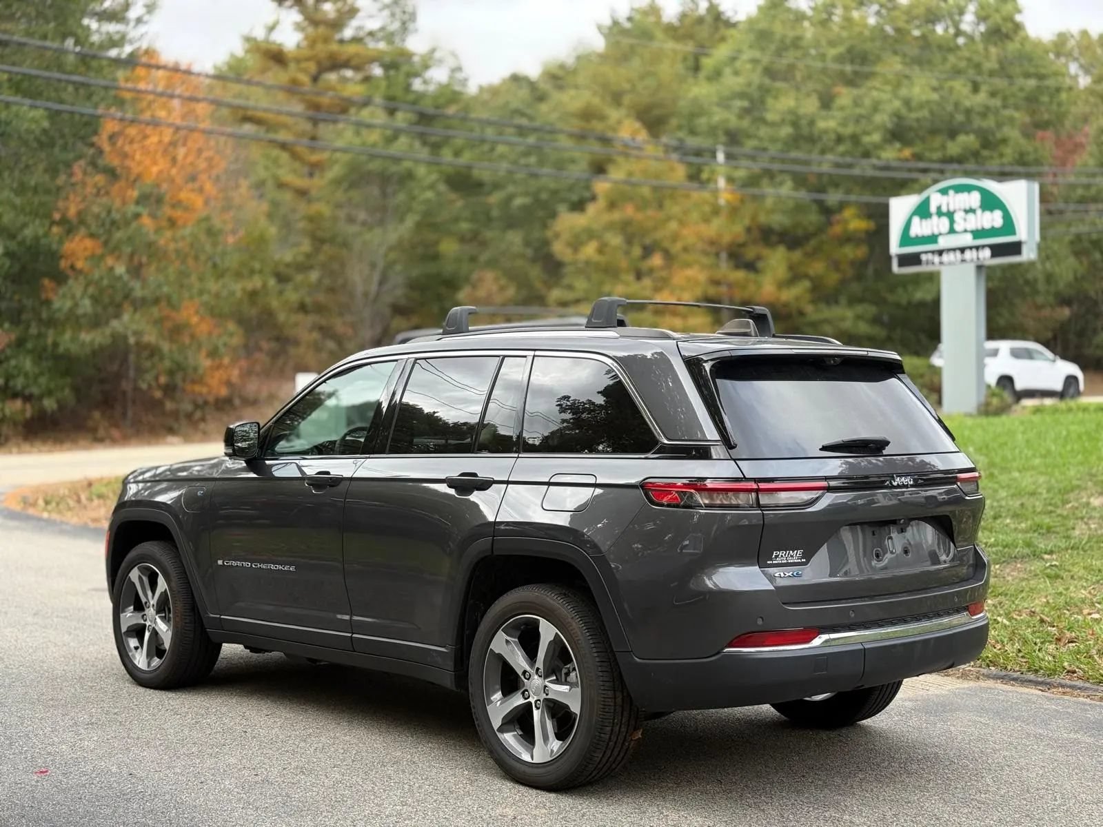 Used 2022 Jeep Grand Cherokee Limited 4xe w/ Luxury Tech Group II AWD/4WD image 4