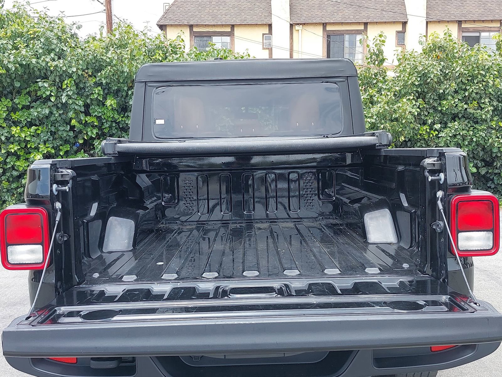 Used 2023 Jeep Gladiator Sport AWD/4WD image 12