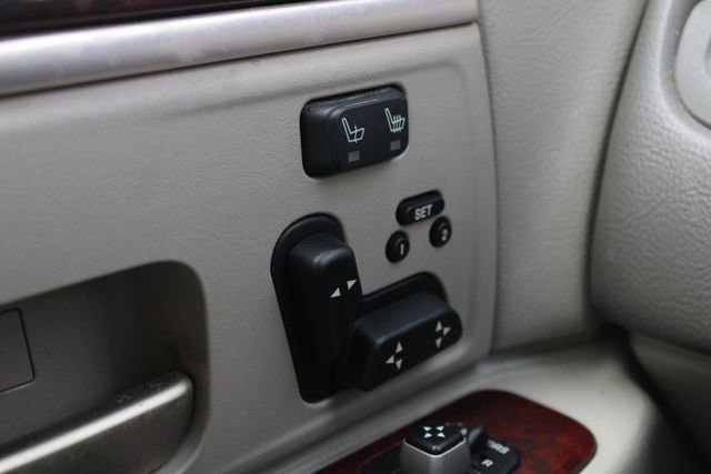 Used 2003 Lincoln Town Car Signature image 4