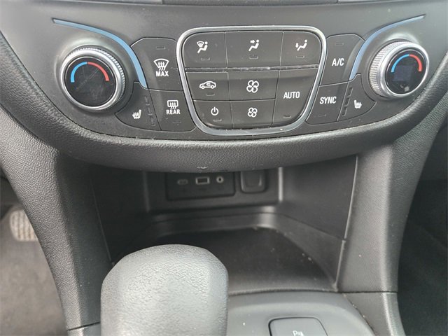 Used 2023 Chevrolet Equinox LT w/ Driver Convenience Package image 18