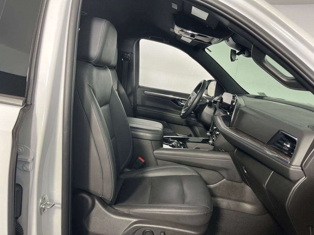 Used 2025 Chevrolet Tahoe LT image 26