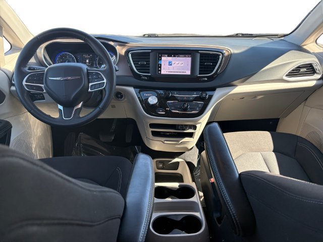 Used 2023 Chrysler Voyager LX FWD image 14