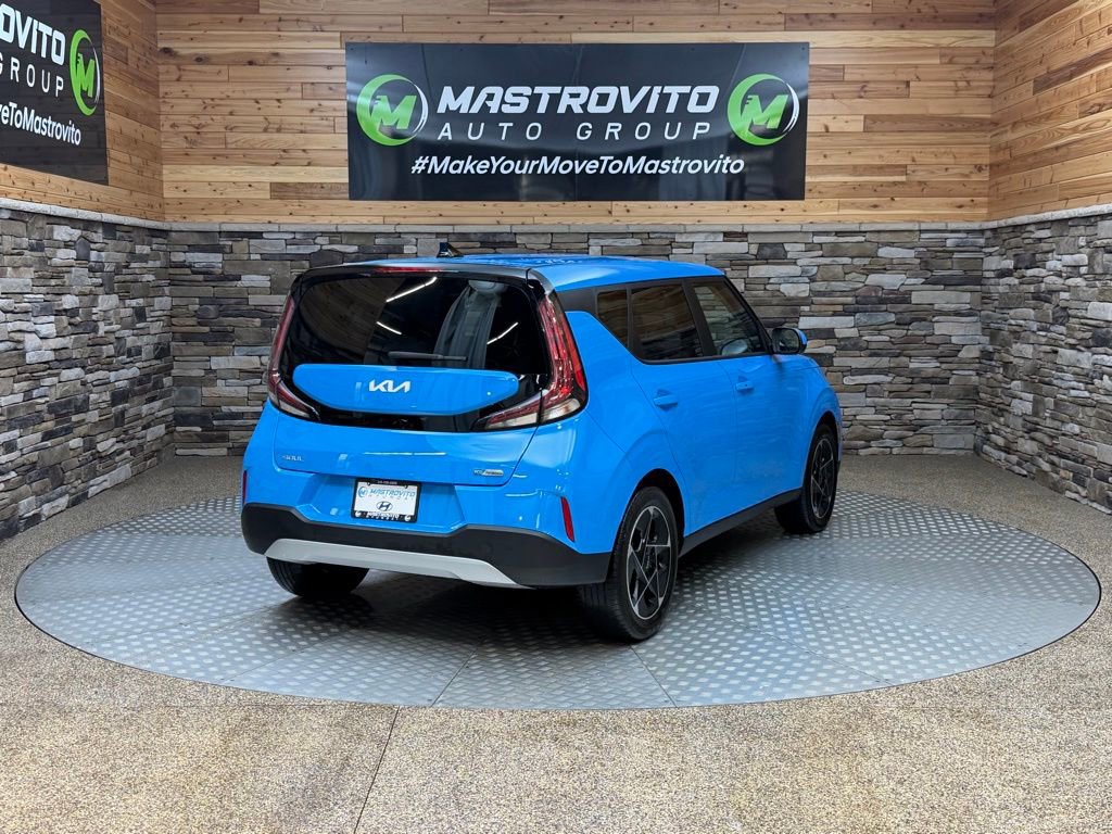Used 2023 Kia Soul EX image 9