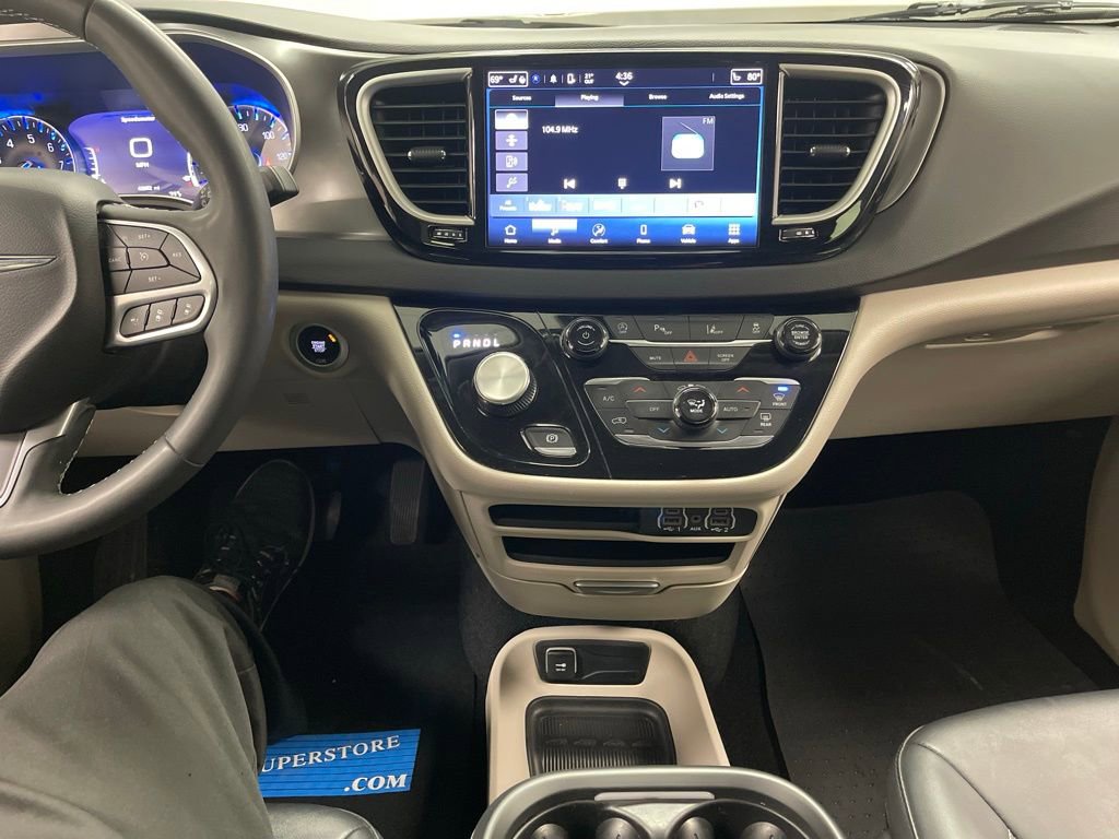 Used 2024 Chrysler Pacifica Touring-L image 25