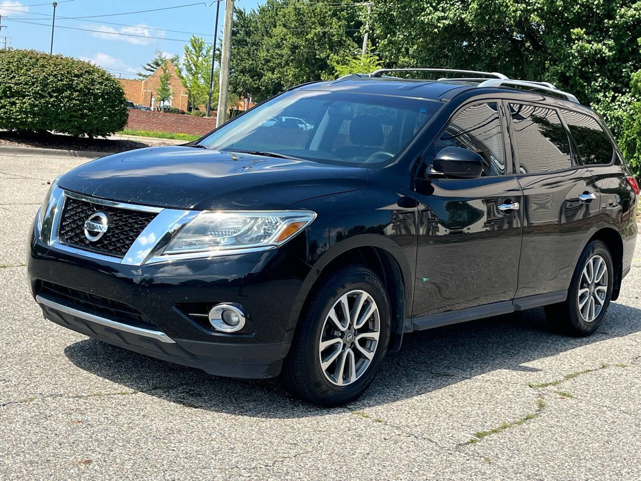 Used 2013 Nissan Pathfinder SV w/ Cargo Pkg image 3