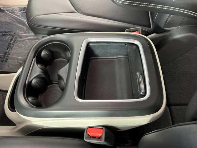 Used 2024 Chrysler Pacifica Touring-L FWD image 32