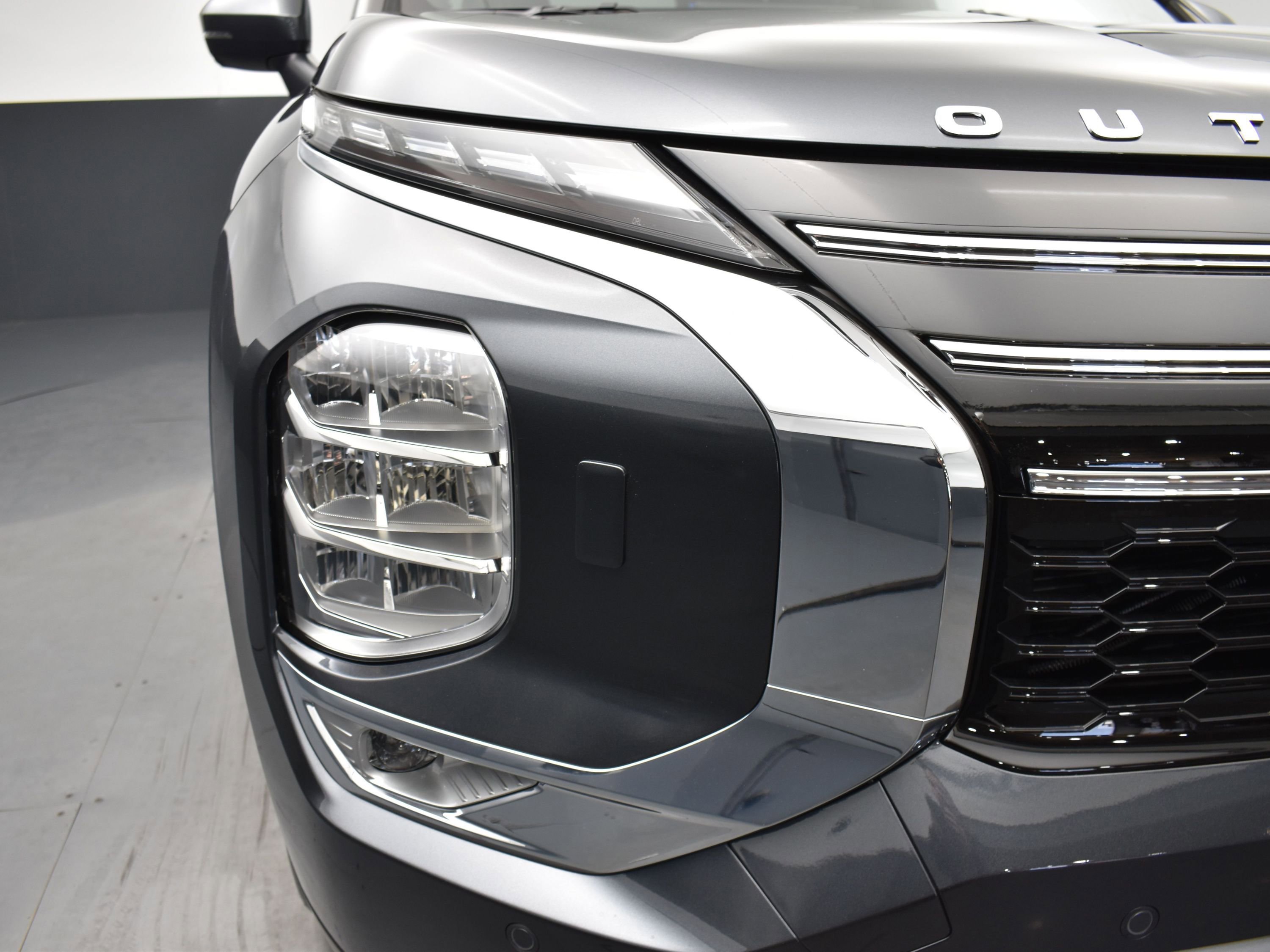 New 2025 Mitsubishi Outlander SE image 5