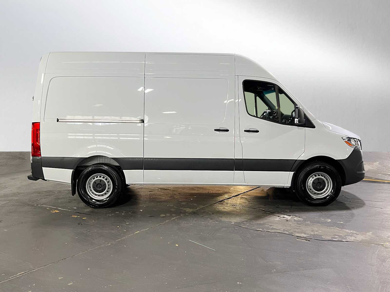 Used 2025 Mercedes-Benz Sprinter 2500 image 2