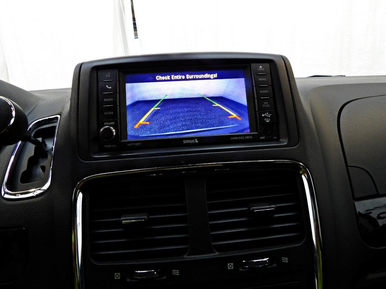 Used 2019 Dodge Grand Caravan SE w/ UConnect Hands-Free Group FWD image 16