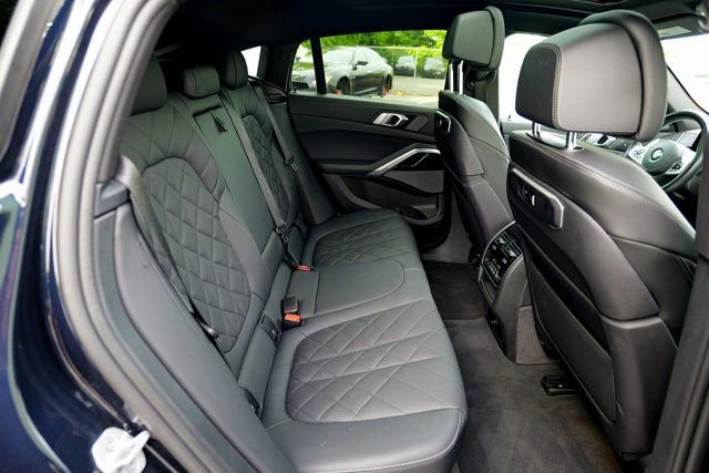 Used 2024 BMW X6 xDrive40i w/ Premium Package image 31