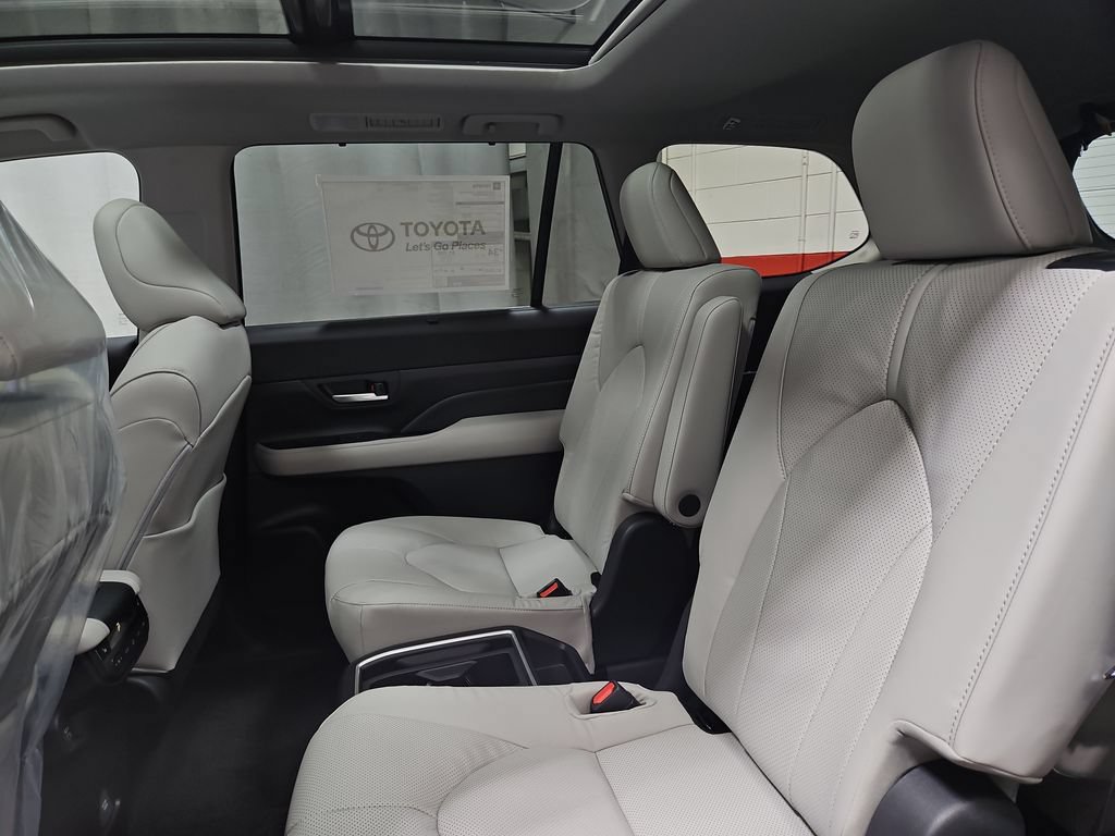 New 2026 Toyota Grand Highlander AWD Hybrid image 25