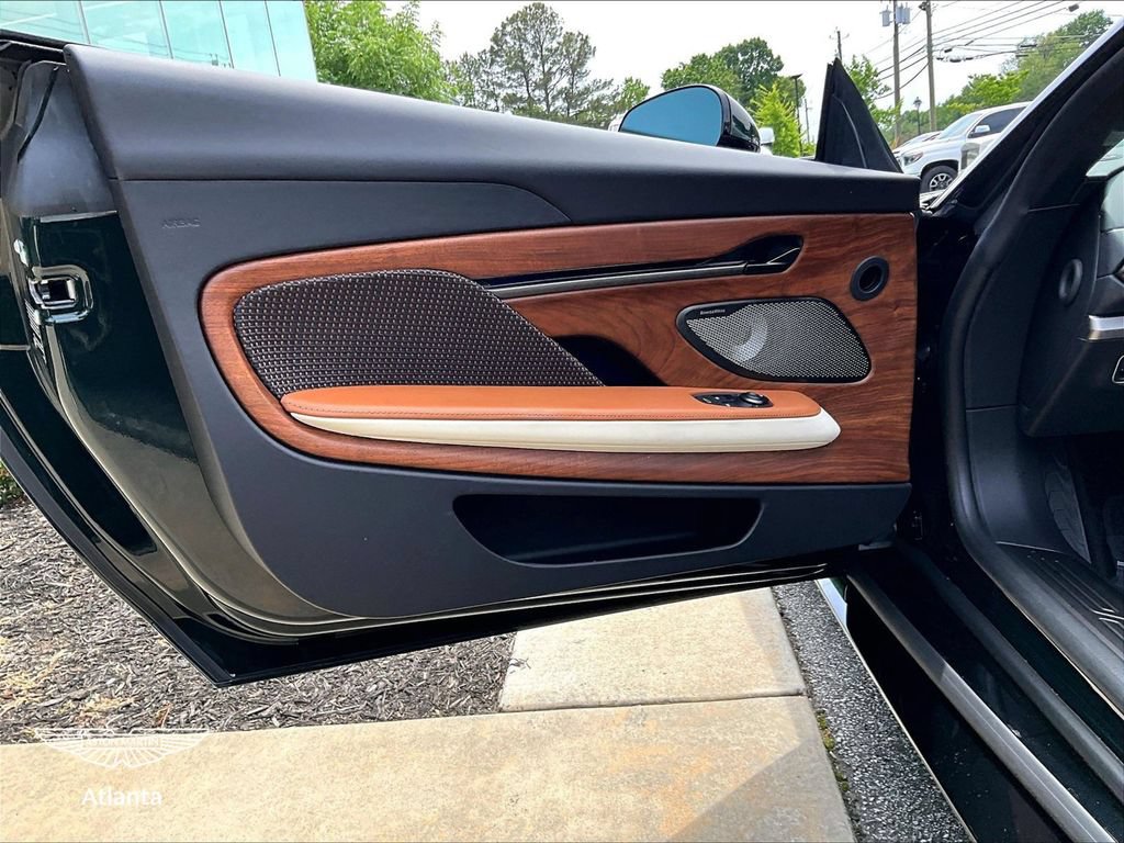 Used 2026 Aston Martin Vanquish Convertible RWD image 18