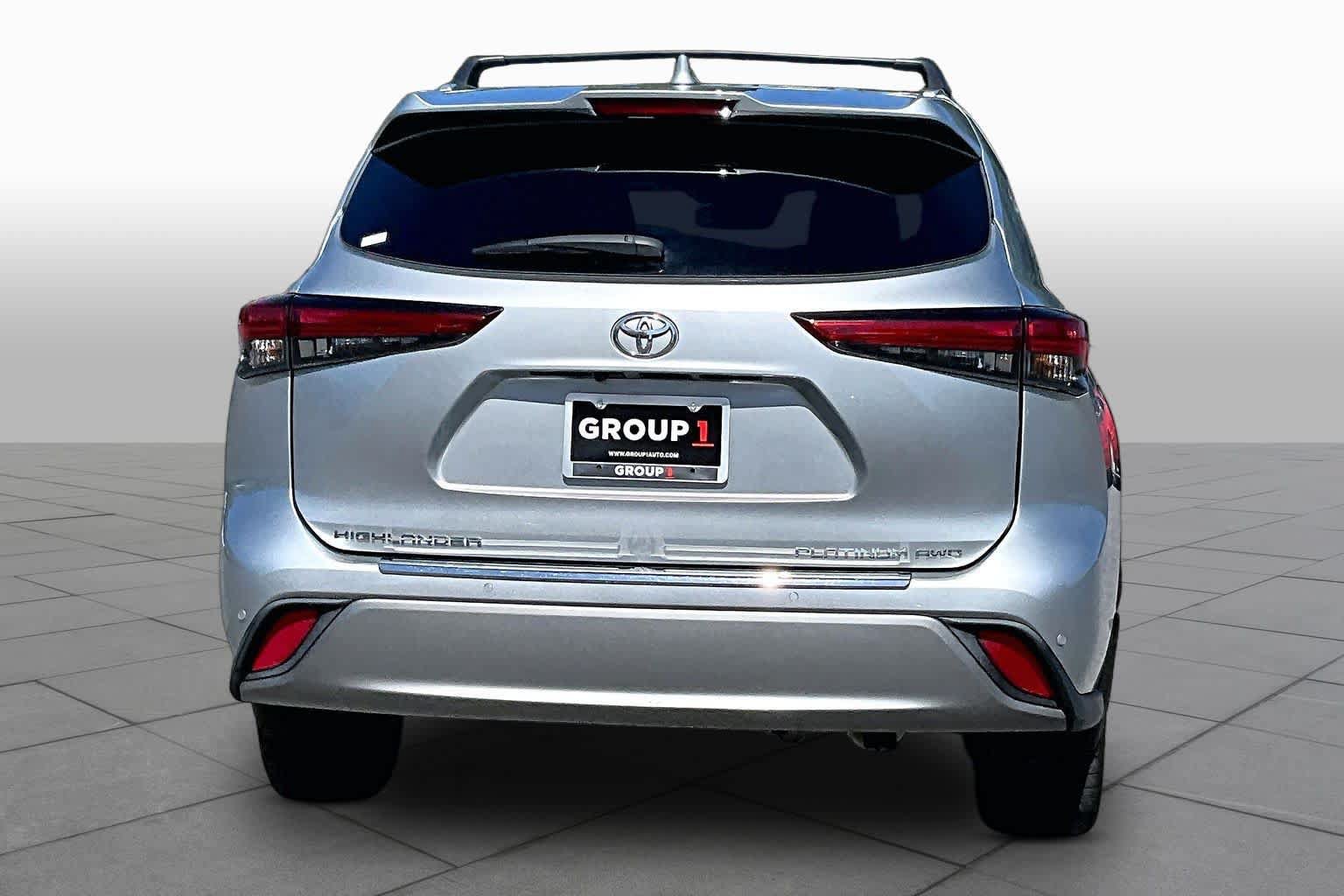 Used 2022 Toyota Highlander Platinum AWD/4WD image 5
