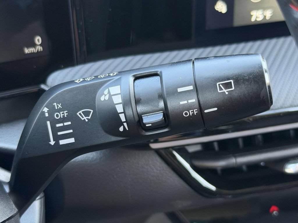 Used 2025 Nissan Kicks SR w/ Illumination Package AWD/4WD image 25