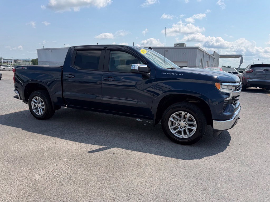 Used 2023 Chevrolet Silverado 1500 LT AWD/4WD image 2