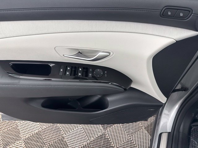 Used 2025 Hyundai Tucson Limited FWD image 18