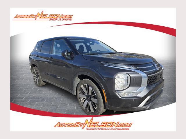 Used 2025 Mitsubishi Outlander SE image 1