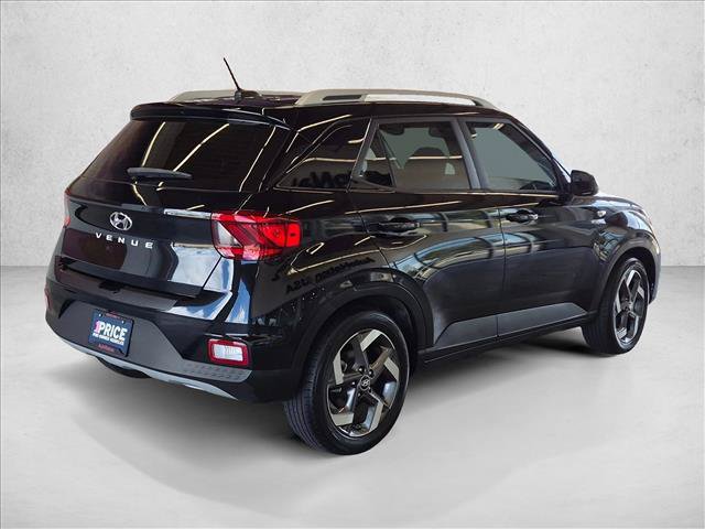 Used 2023 Hyundai Venue SEL FWD image 5