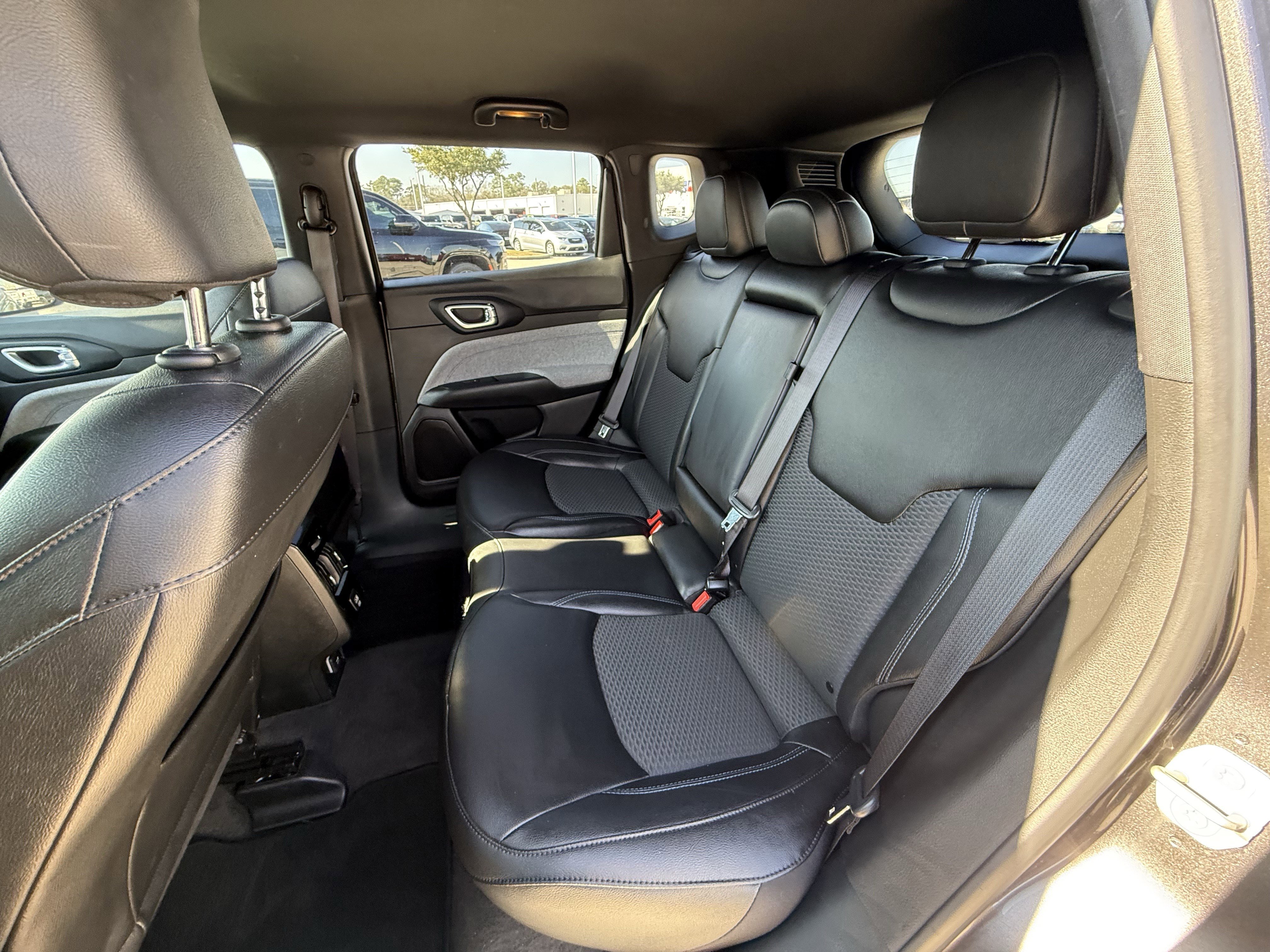 Used 2024 Jeep Compass Latitude image 28