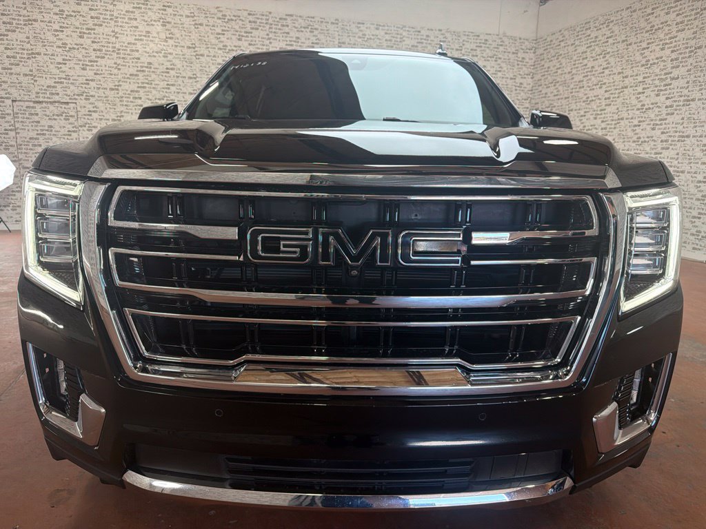 Used 2022 GMC Yukon SLT w/ SLT Luxury Package AWD/4WD image 2