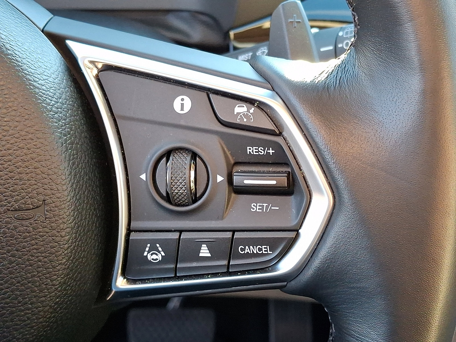 Used 2025 Acura MDX SH-AWD w/ Advance Package image 23