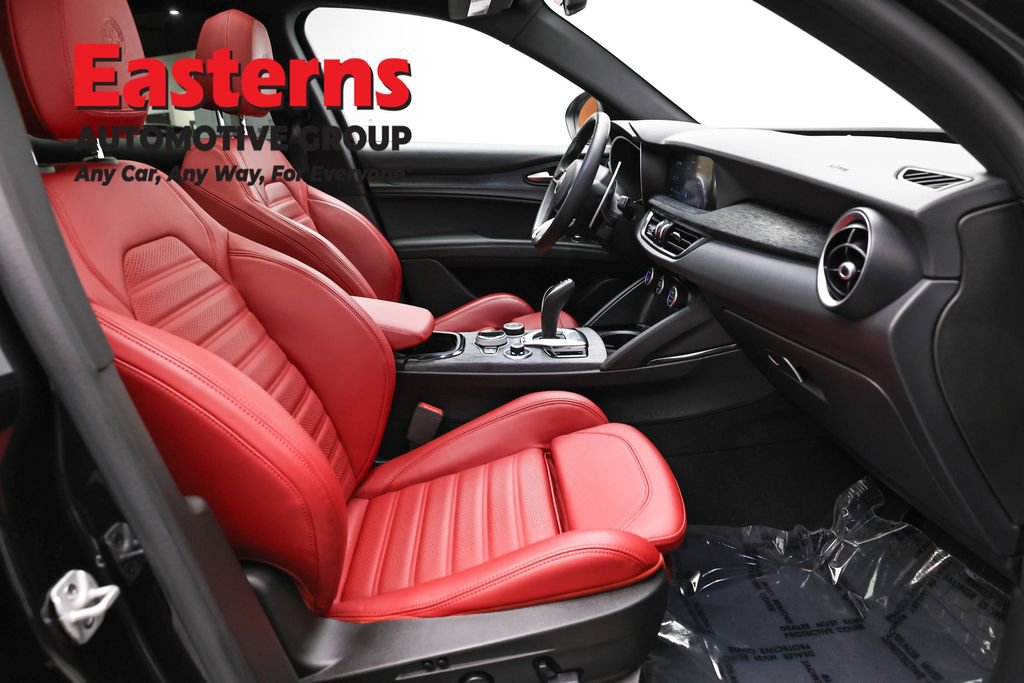 Used 2024 Alfa Romeo Stelvio Sprint image 24