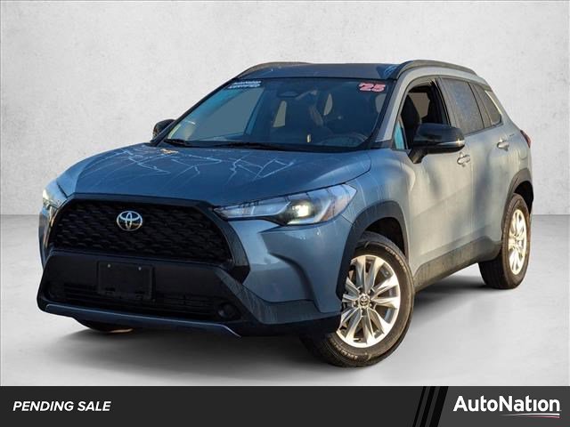 Used 2025 Toyota Corolla Cross LE image 1