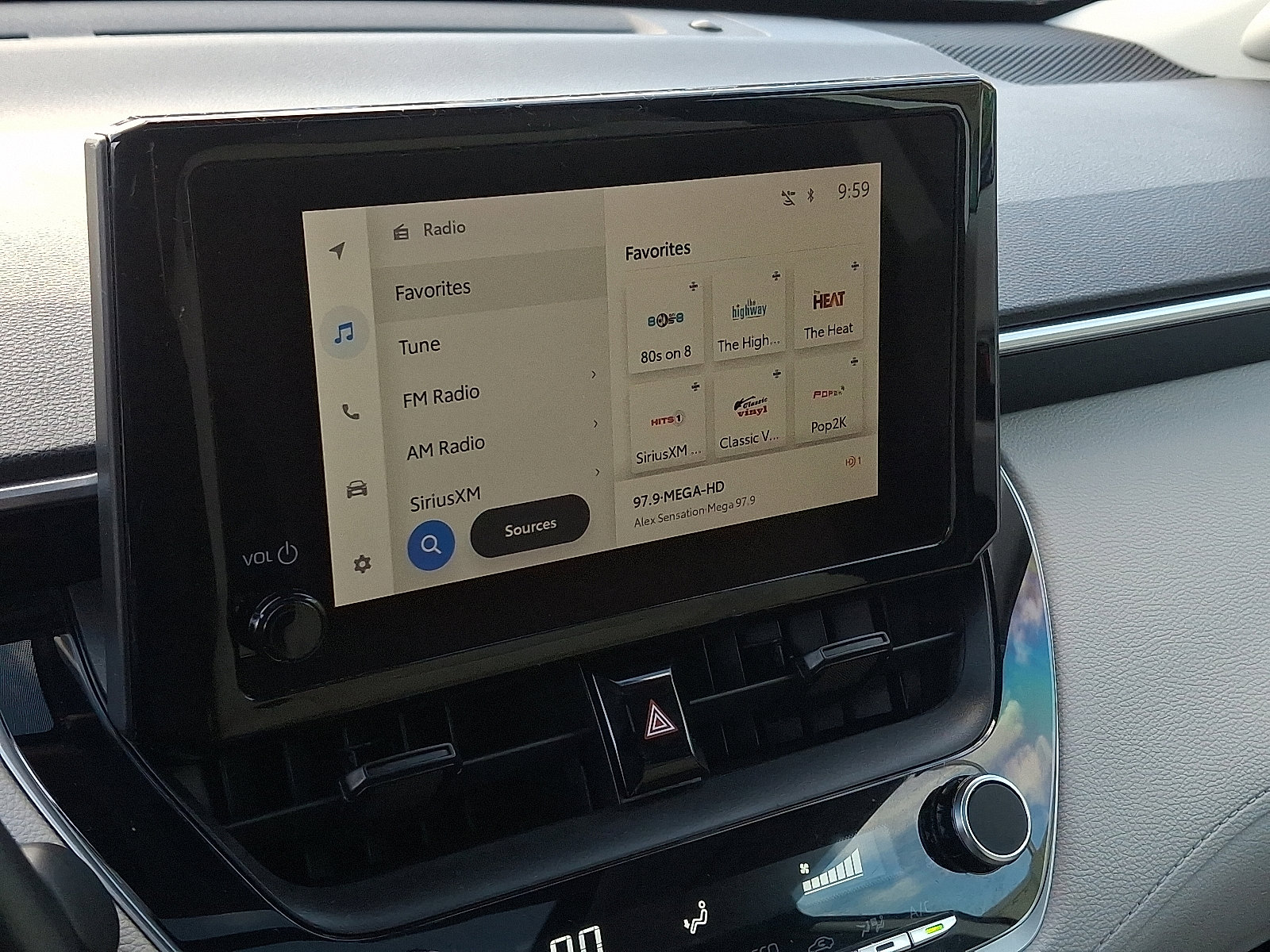 Used 2023 Toyota Corolla Cross LE image 17