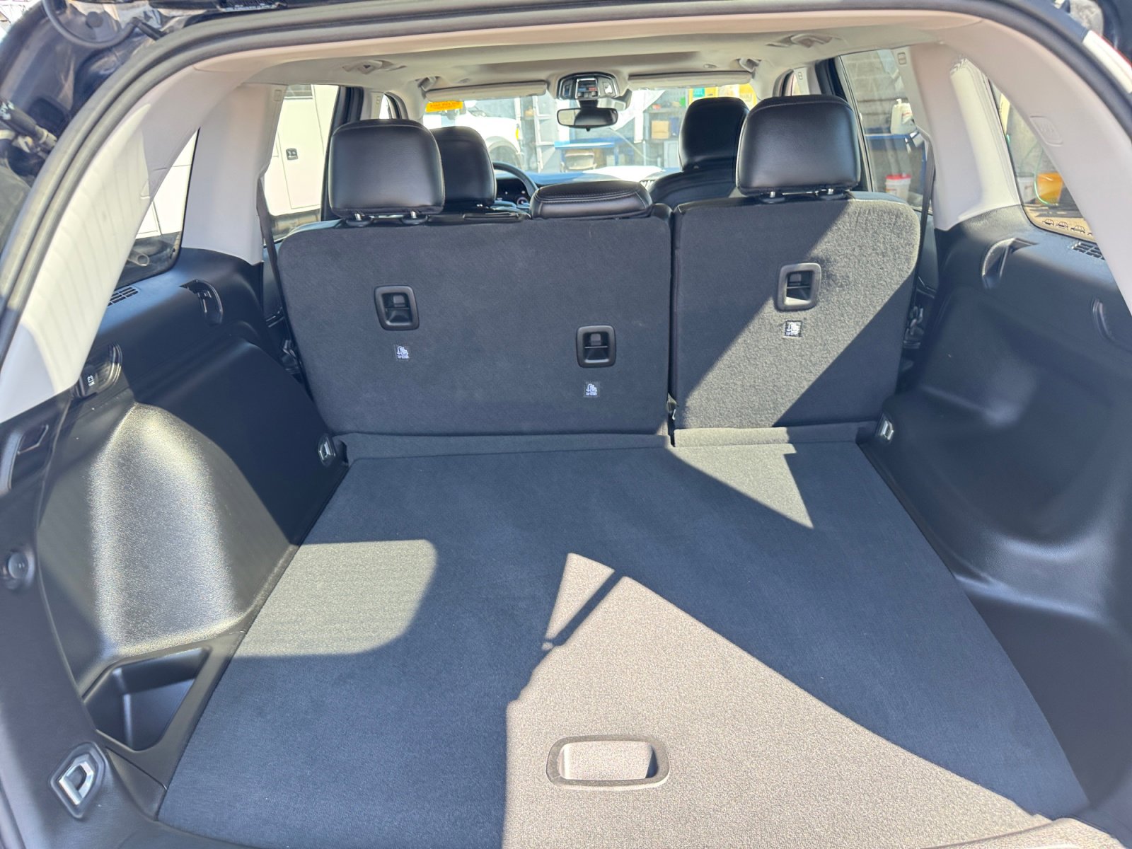 Used 2023 Jeep Grand Cherokee Laredo image 16