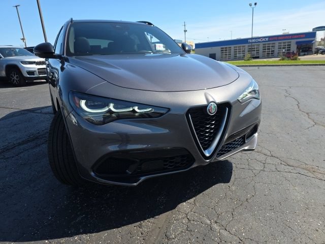 Used 2024 Alfa Romeo Stelvio Ti AWD/4WD image 11