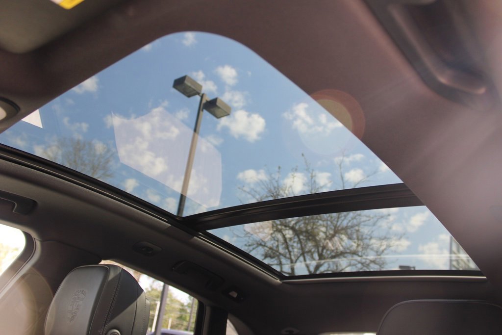 Used 2024 Porsche Macan image 33