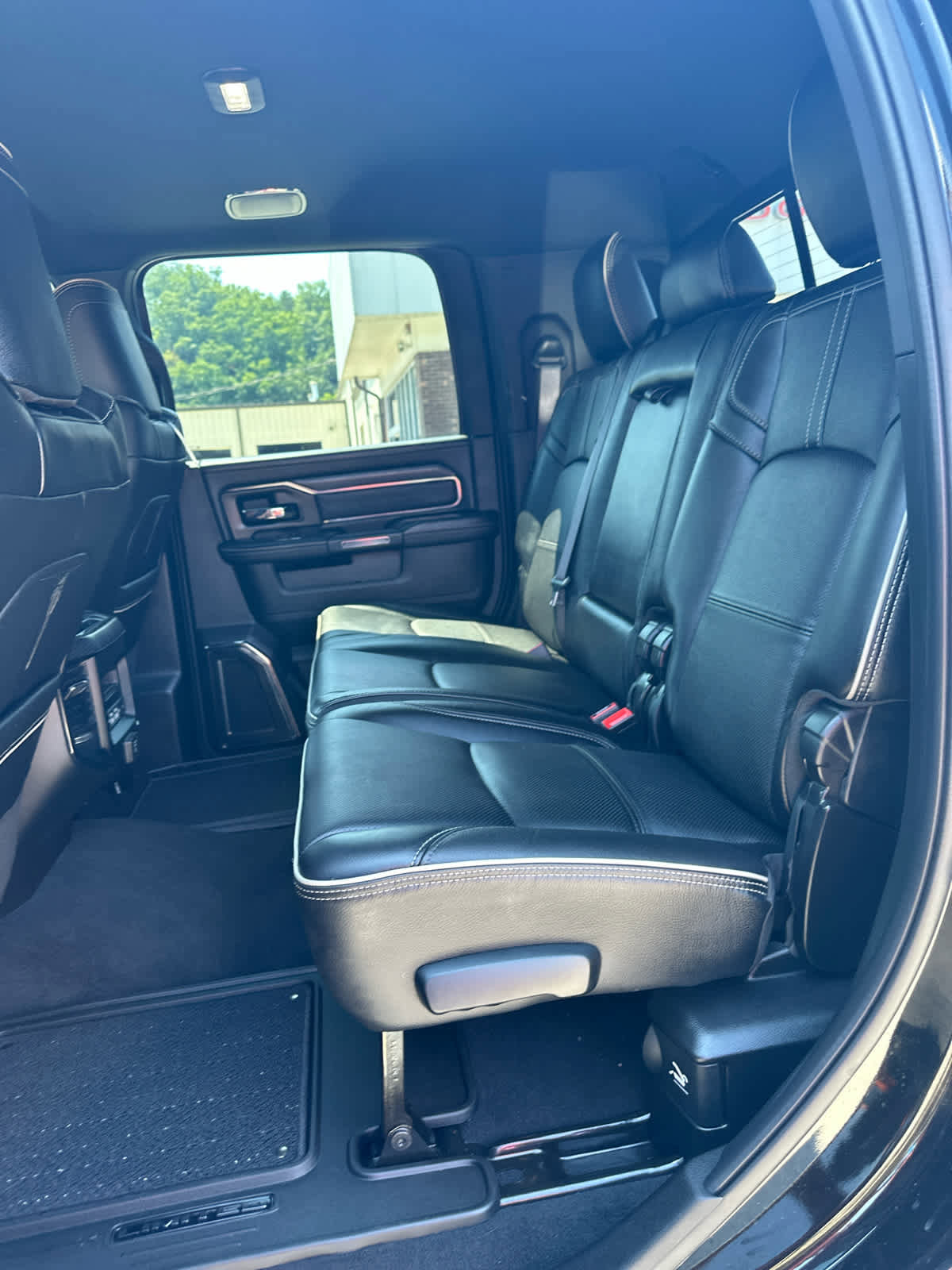 Used 2024 RAM 3500 Limited image 11