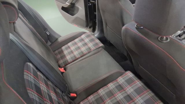 Used 2016 Volkswagen Golf 4-Door image 15