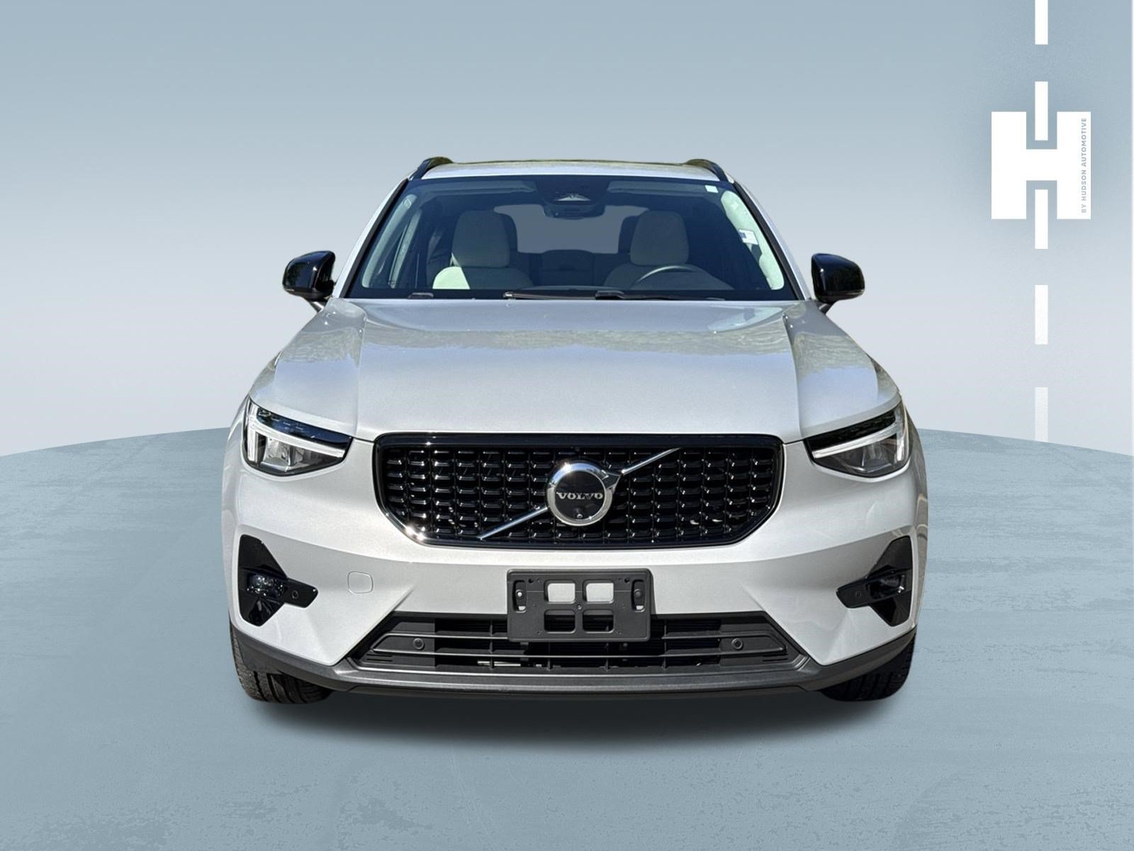 Used 2025 Volvo XC40 B5 Plus AWD/4WD image 2