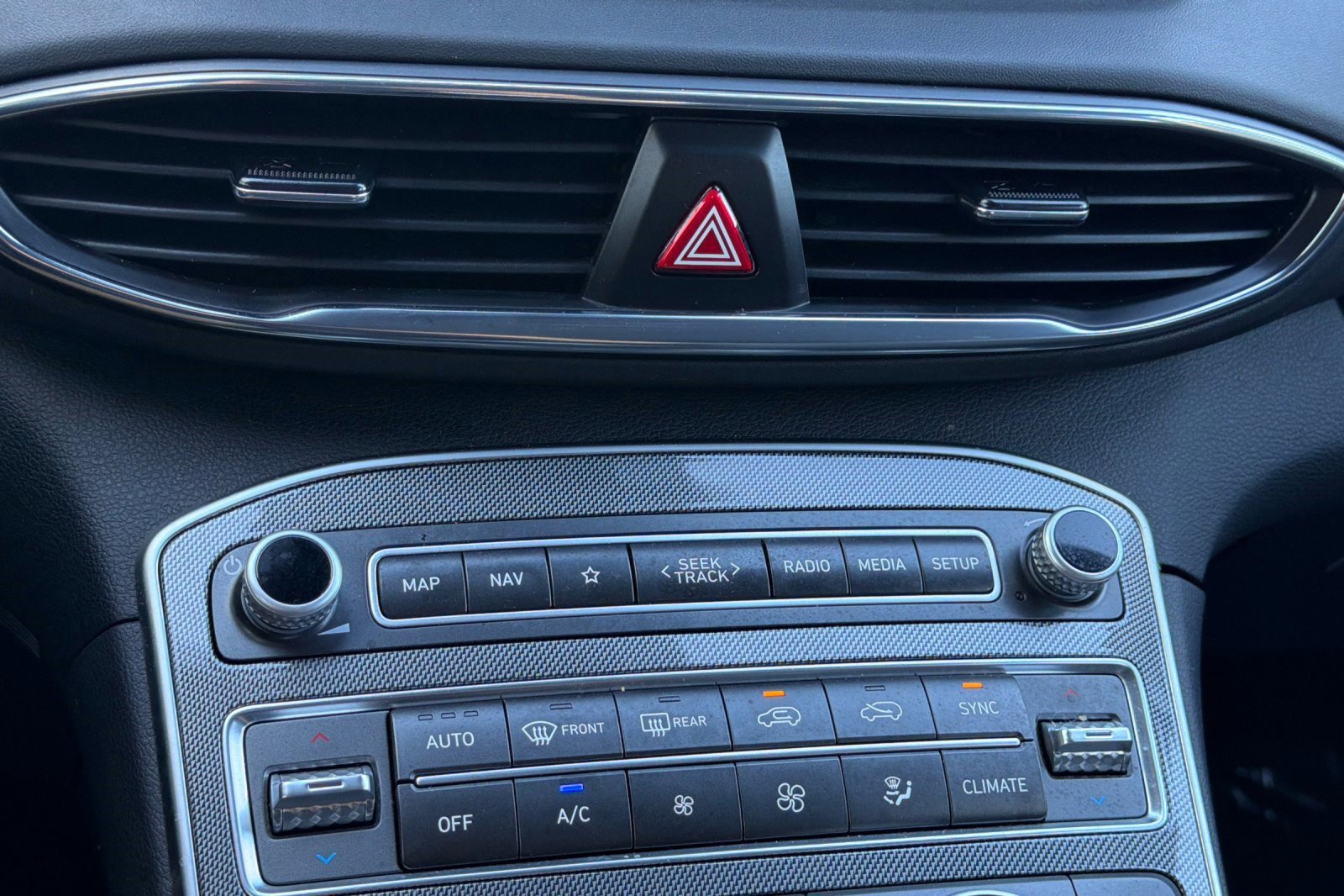 Used 2023 Hyundai Santa Fe SEL image 26