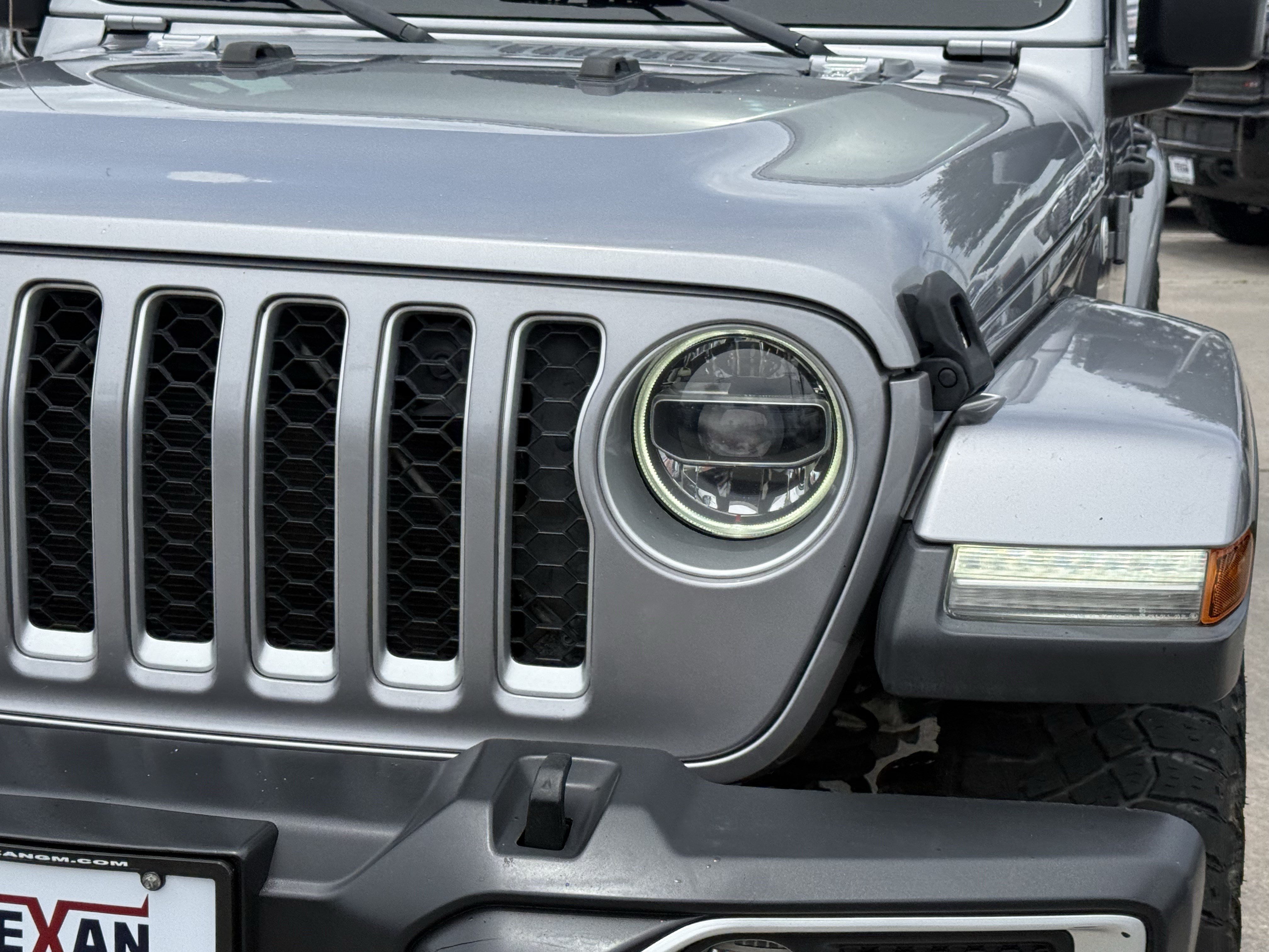 Used 2020 Jeep Gladiator Overland AWD/4WD image 11