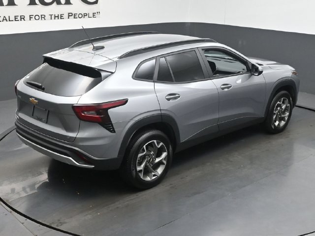 Used 2025 Chevrolet Trax LT FWD image 45