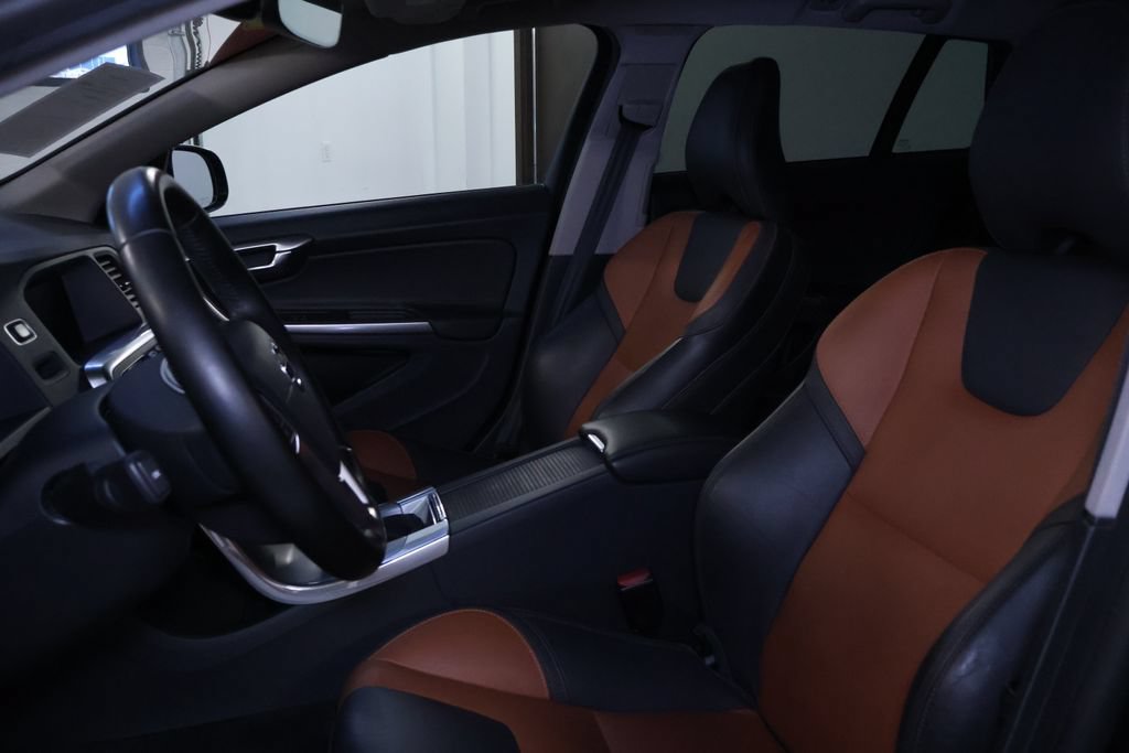Used 2018 Volvo V60 T5 Cross Country AWD/4WD image 15