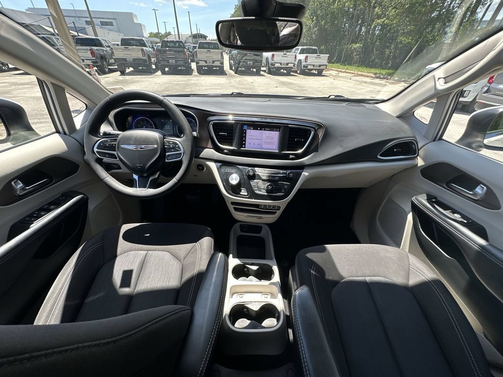 Used 2023 Chrysler Voyager LX FWD image 19