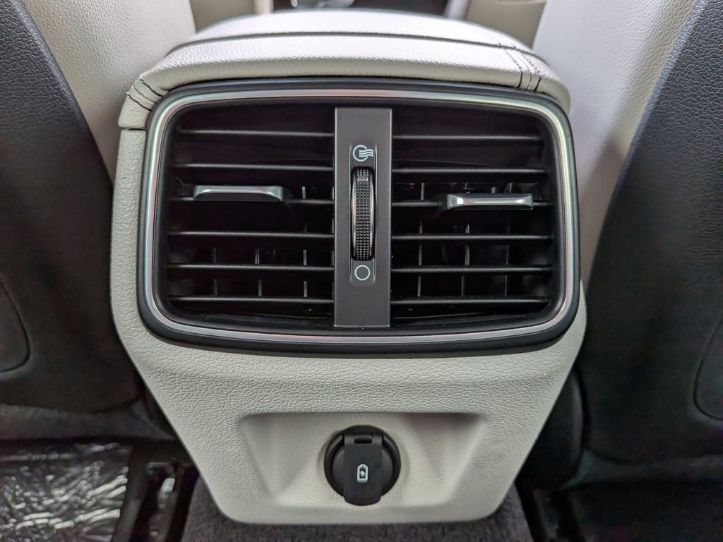 Used 2023 Genesis G70 2.0T image 27